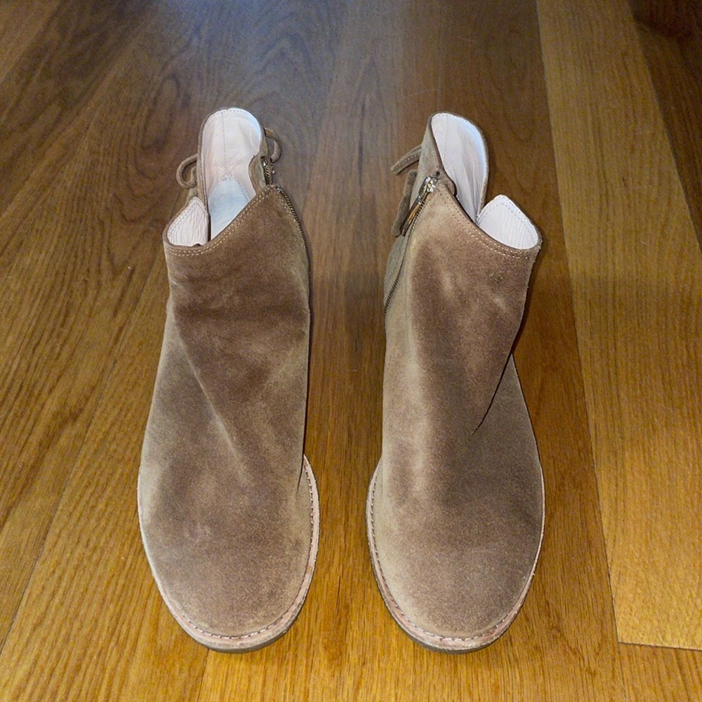 NEW Beautiful suede Kate Spade ankle boots just in time for the season!